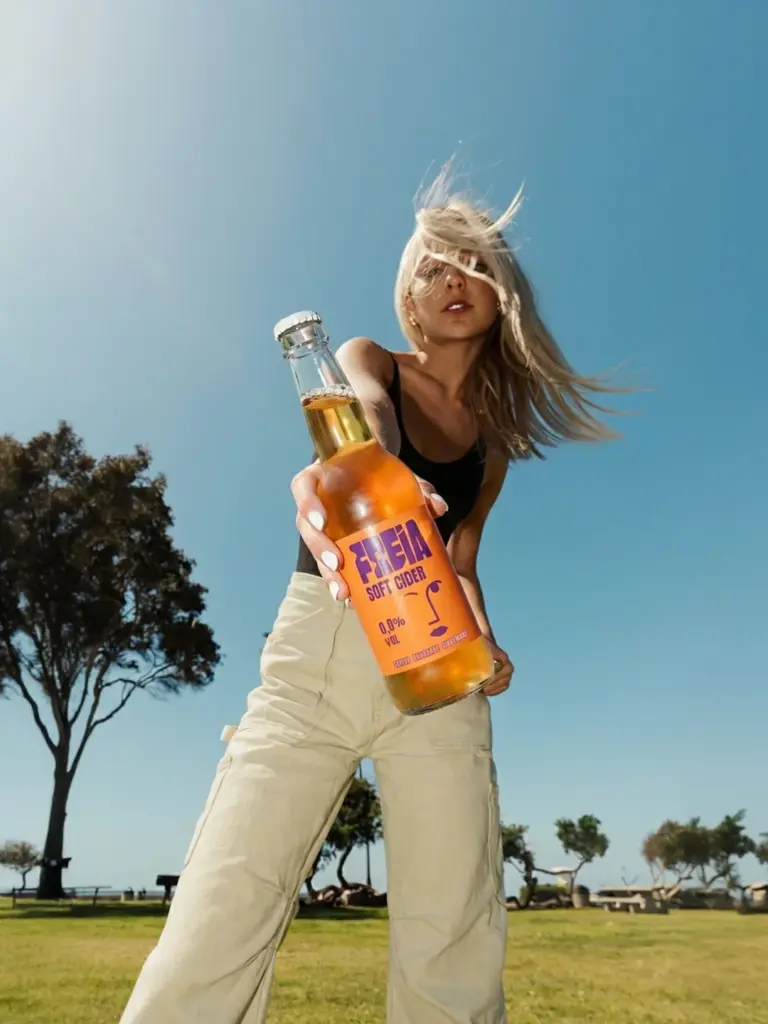 Consommatrice Freia Soft Cider