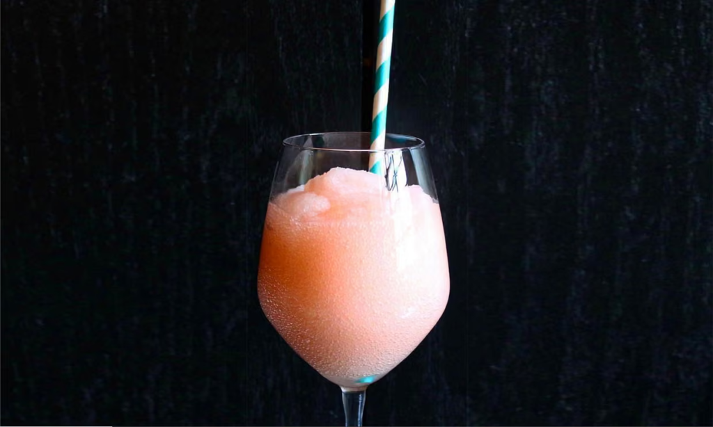 Frosé. crédit : Instagram/bondfiremedia